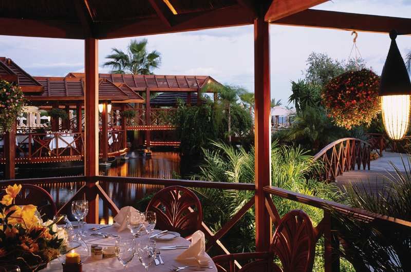 Four Seasons Hotel Agios Tychonas Restoran fotoğraf